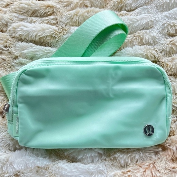 lululemon athletica Handbags - 💚LULULEMON💚Everywhere belt bag in Mint Moment. NWT.